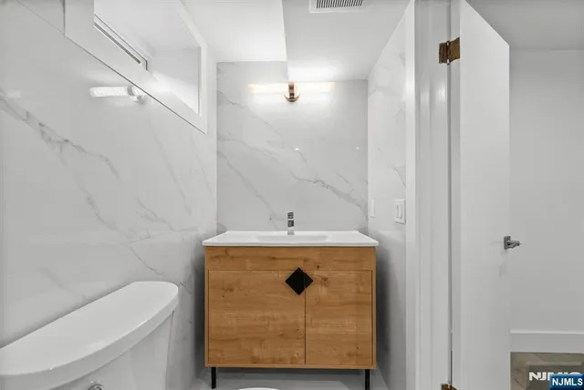 $1,199,000 | 1107 Fairview Lane, Fort Lee, NJ 07024