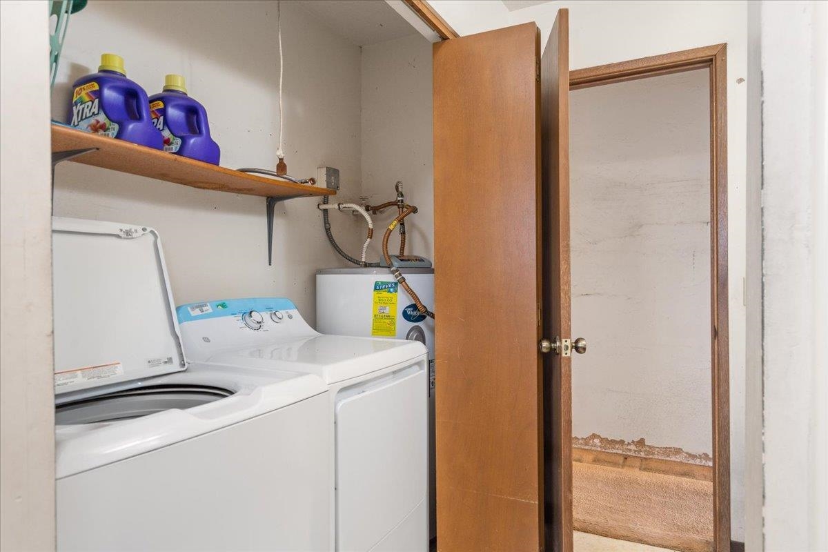 2040 Kanakanui Road Kihei, HI 96753 - Photo 11 of 22 a utility room with dryer and washer