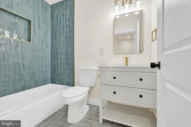 $2,400 | 33 North Morley Street, Baltimore, MD 21229