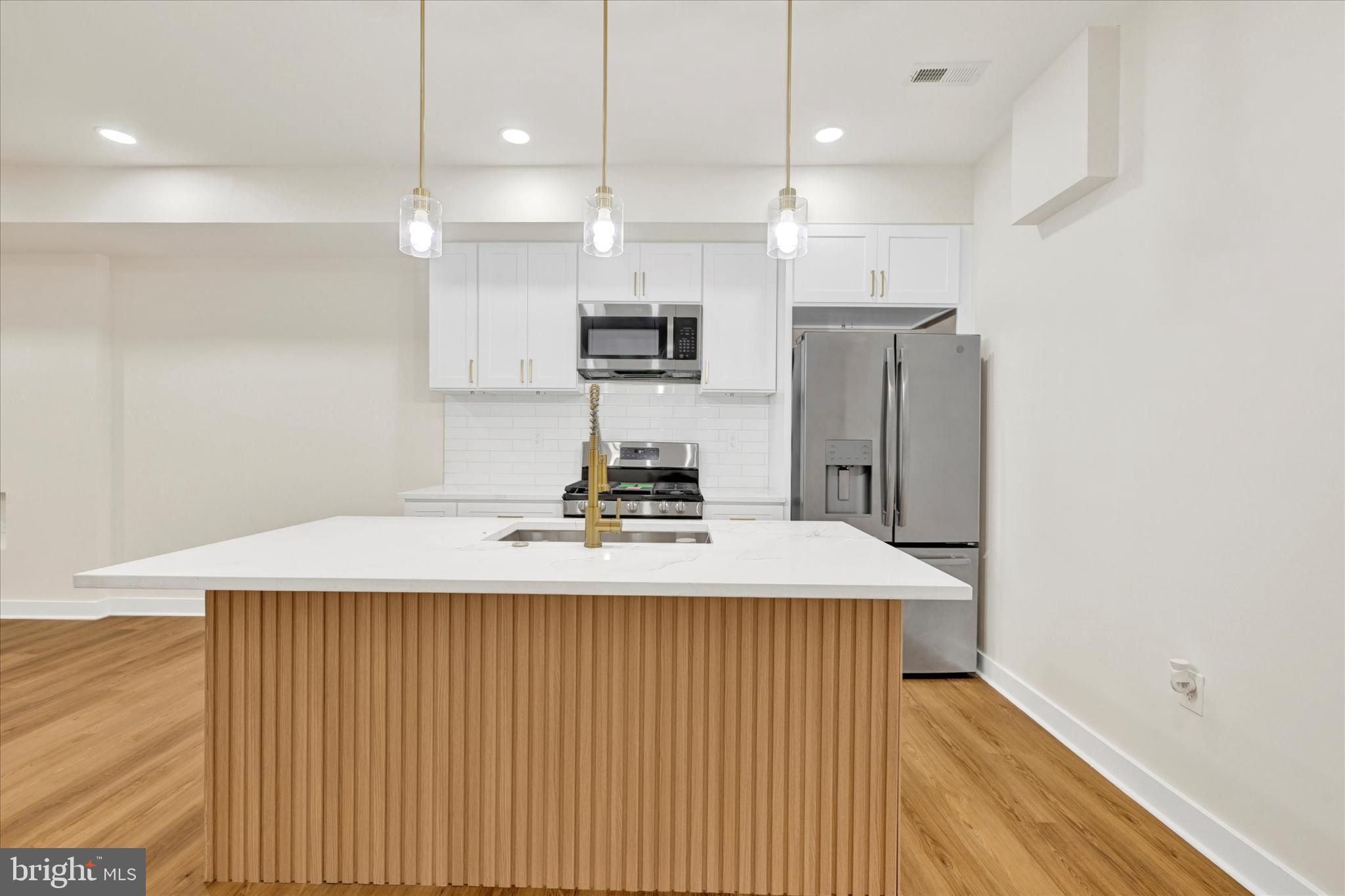 33 North Morley Street Baltimore, MD 21229 - Photo 3 of 16