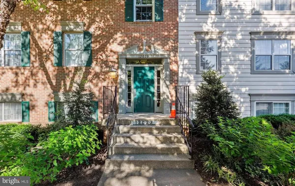 $430,000 | 12023 Golf Ridge Court, Unit 202, Fairfax, VA 22033