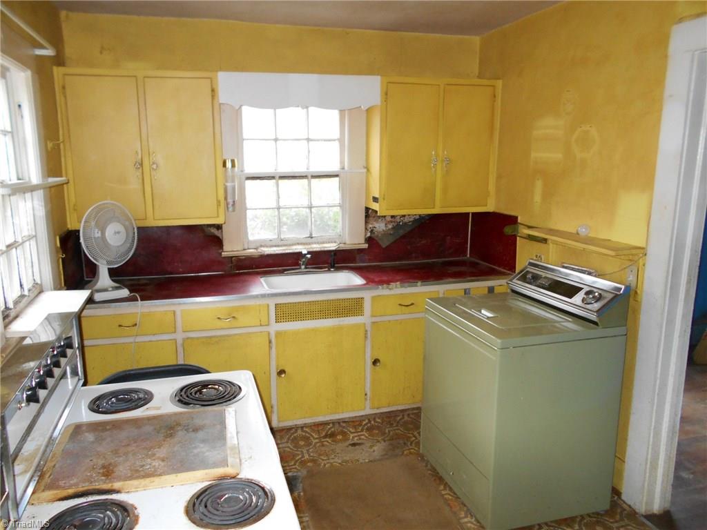 214 Model Farm Road High Point, NC 27263 - Photo 7 of 12 Kitchen