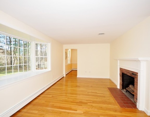 72 Raymond Road Concord, MA 01742 - Photo 3 of 19 Gallery Image 3