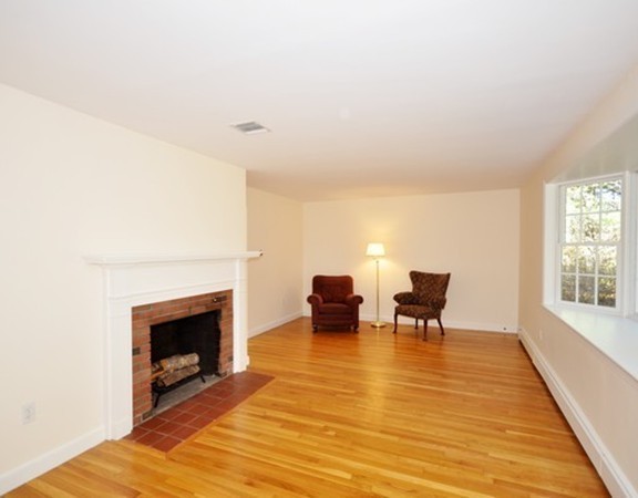 72 Raymond Road Concord, MA 01742 - Photo 4 of 19 Gallery Image 4