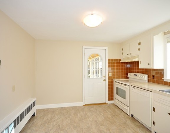 72 Raymond Road Concord, MA 01742 - Photo 8 of 19 Gallery Image 8