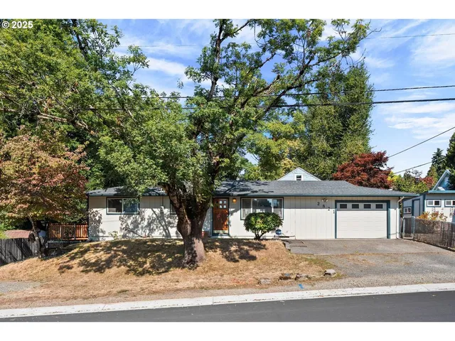 $444,000 | 2821 Southeast Roswell Street, Milwaukie, OR 97222