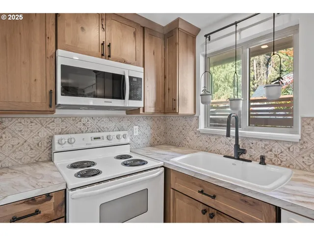 $444,000 | 2821 Southeast Roswell Street, Milwaukie, OR 97222