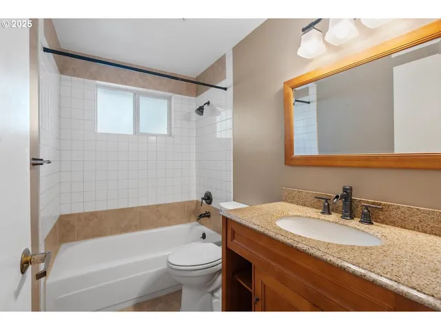 $444,000 | 2821 Southeast Roswell Street, Milwaukie, OR 97222