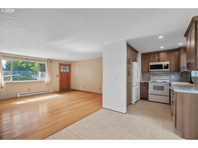 $444,000 | 2821 Southeast Roswell Street, Milwaukie, OR 97222