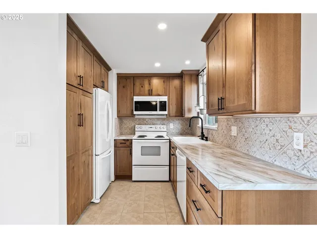 $444,000 | 2821 Southeast Roswell Street, Milwaukie, OR 97222