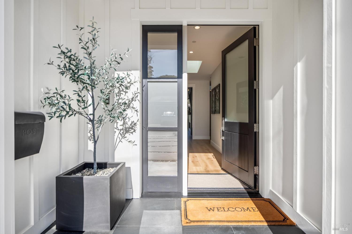 85 Harriet Way Tiburon, CA 94920 - Photo 4 of 44 a view of a hallway with seating area