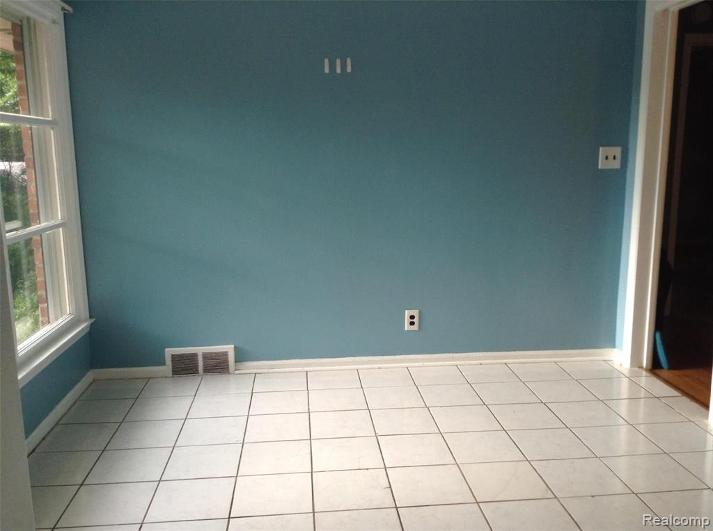 21101 Greenview Road Southfield, MI 48075 - Photo 13 of 28