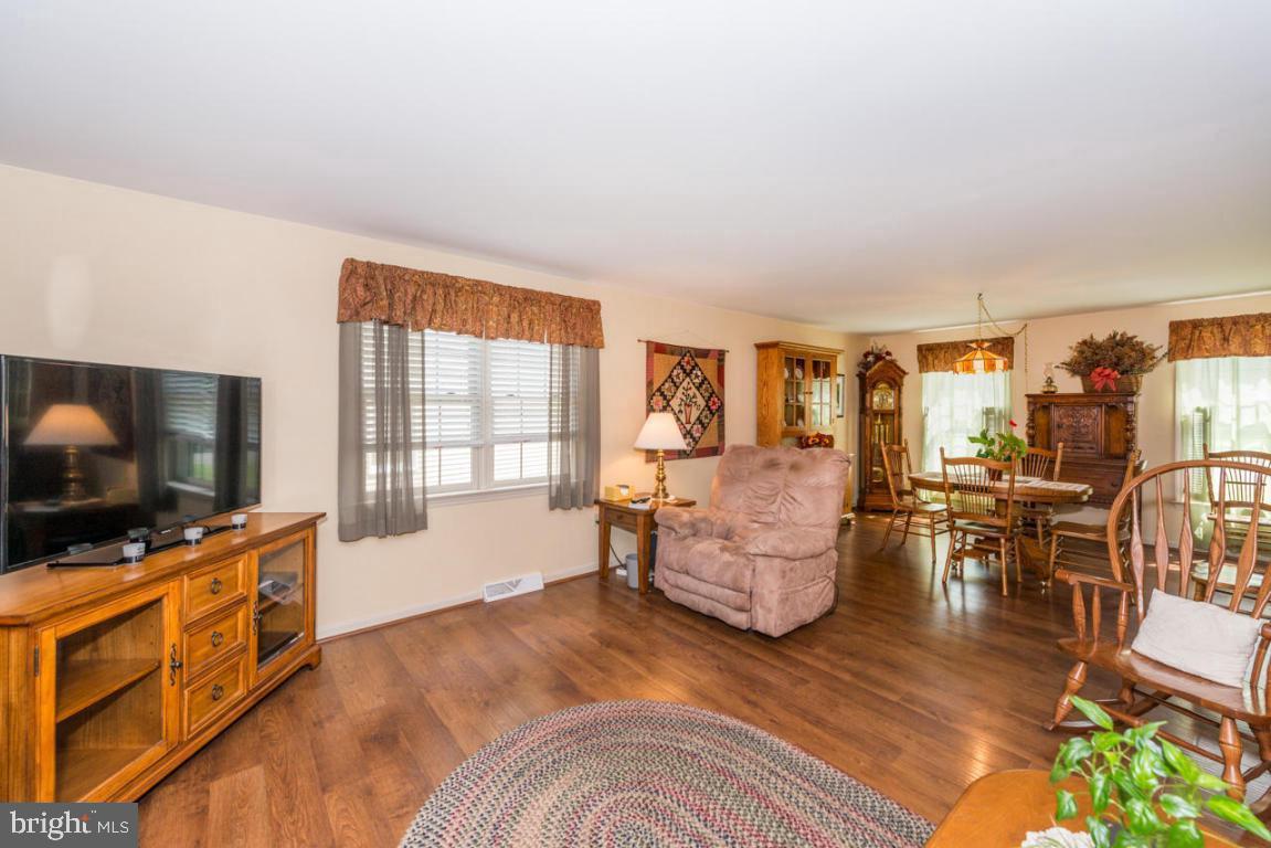 235 Coventry Lane Lititz, PA 17543 - Photo 4 of 20 Combo Living/Dining
