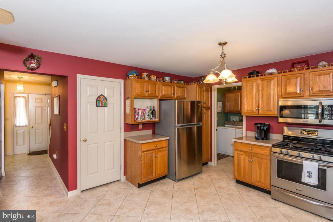 235 Coventry Lane Lititz, PA 17543 - Photo 8 of 20 Spacious Kitchen