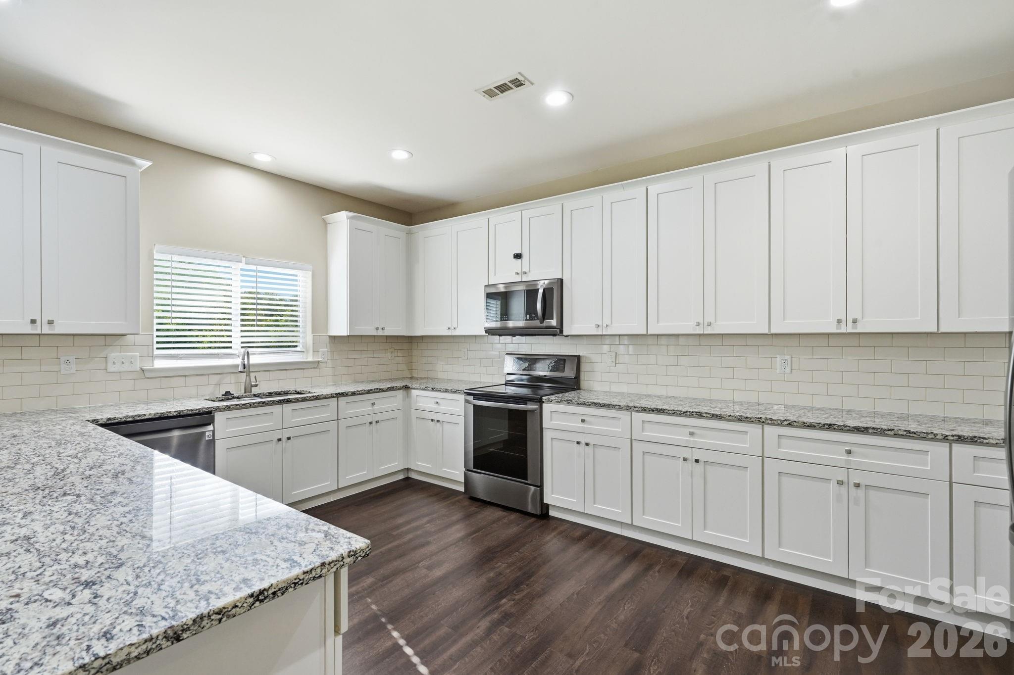 9237 Seamill Road Charlotte, NC 28278 - Photo 7 of 35 Gallery Image 7