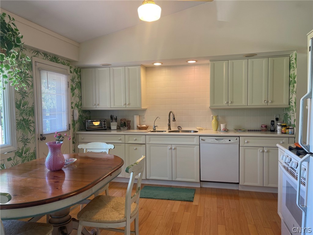 576 Stoneleigh Road Oneida, NY 13421 - Photo 15 of 43 Kitchen has solid surface counters & hardwood floo