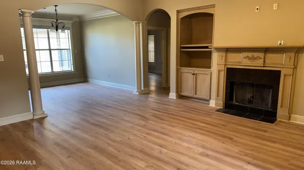 $2,400 | 209 Metairie Court, Lafayette, LA 70503