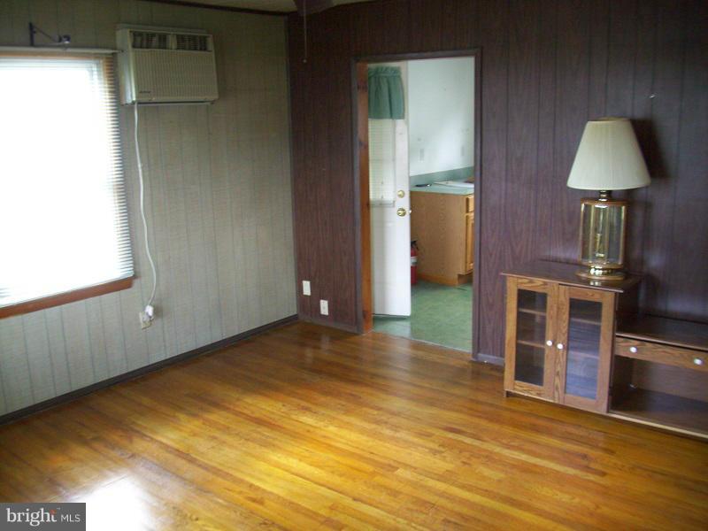 2409 Meadow Road Baltimore, MD 21222 - Photo 3 of 21 Living Room