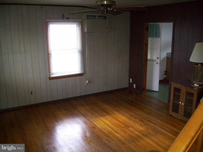 2409 Meadow Road Baltimore, MD 21222 - Photo 4 of 21 Living Room