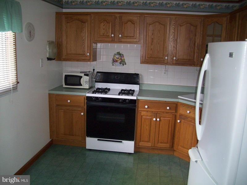 2409 Meadow Road Baltimore, MD 21222 - Photo 6 of 21 Kitchen