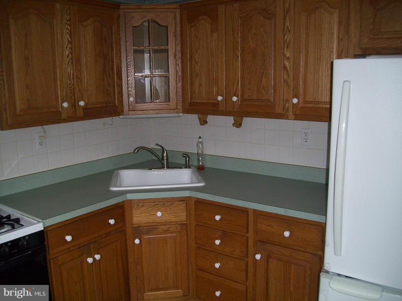 2409 Meadow Road Baltimore, MD 21222 - Photo 7 of 21 Kitchen