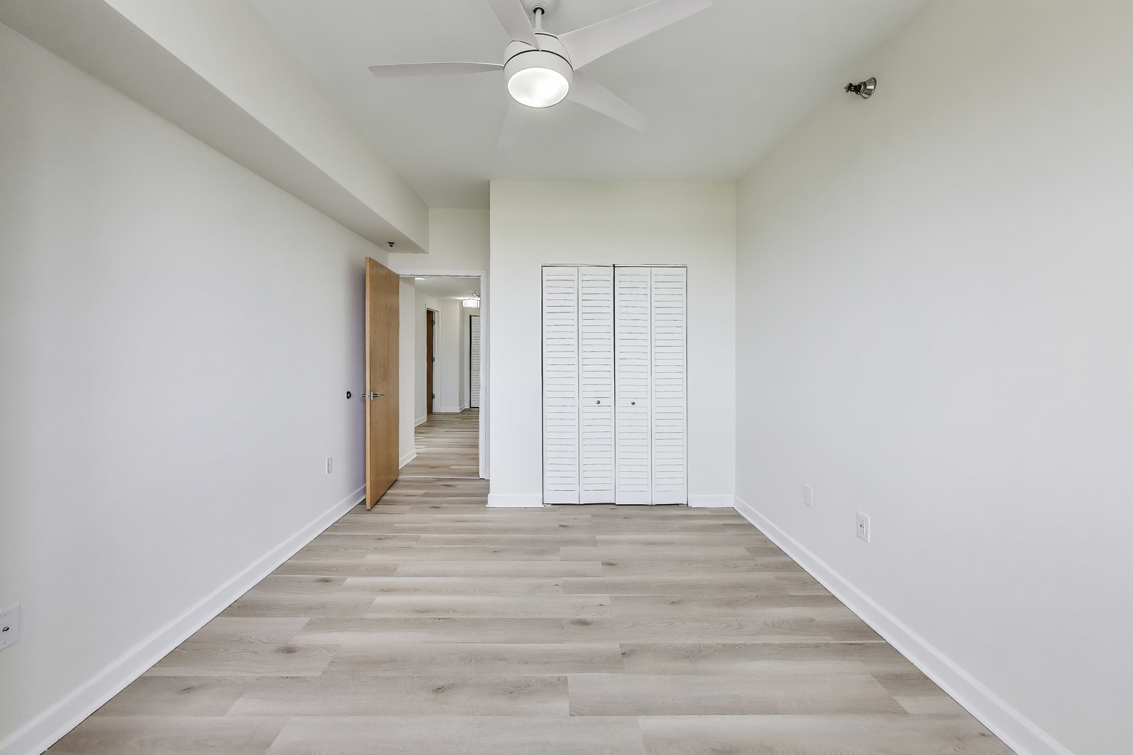 5 East 14th Place, Unit 1405 Chicago, IL 60605 - Photo 20 of 33 a view of an empty room with wooden floor