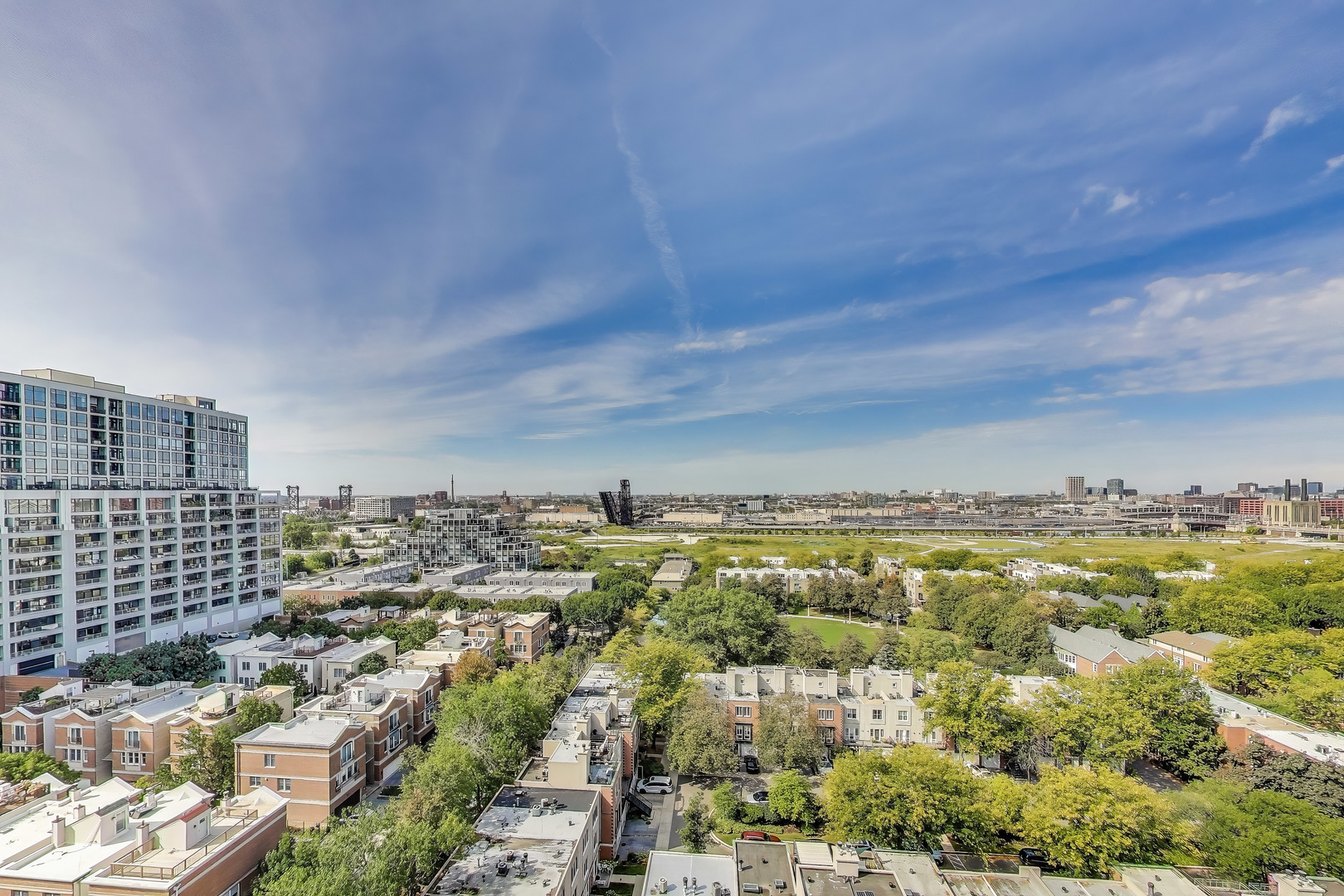 5 East 14th Place, Unit 1405 Chicago, IL 60605 - Photo 25 of 33 an aerial view of multiple house