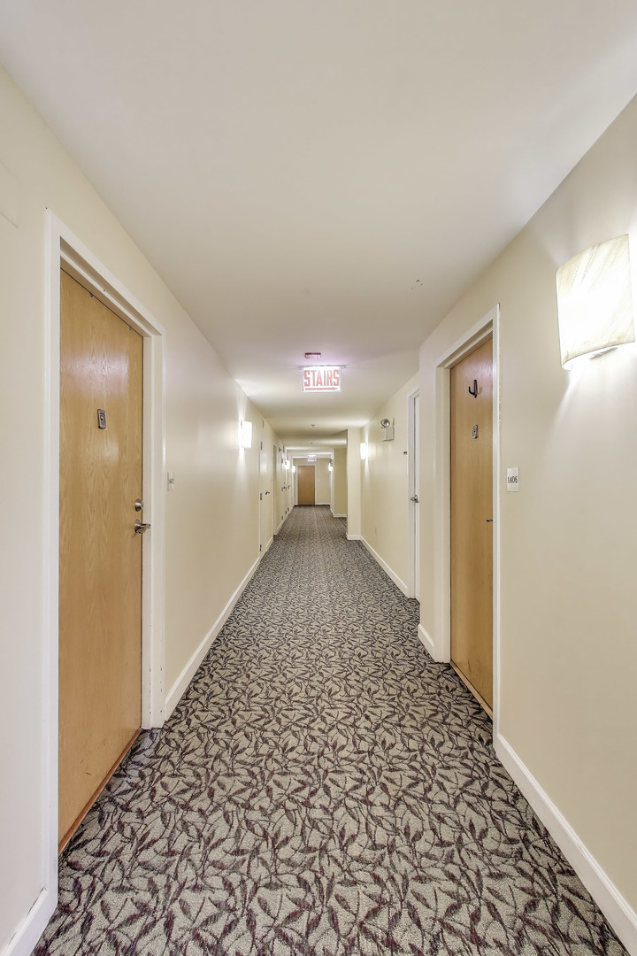 5 East 14th Place, Unit 1405 Chicago, IL 60605 - Photo 4 of 33 a view of empty room with wooden floor