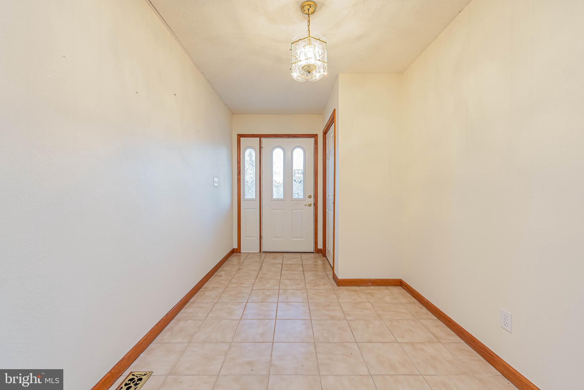 35772 Egret Road Selbyville, DE 19975 - Photo 10 of 38 a view of a livingroom with a chandelier fan