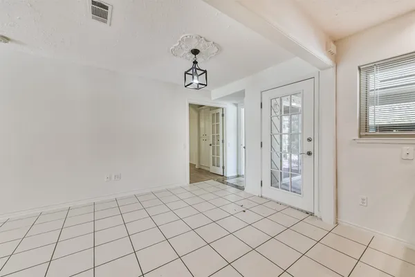 $3,000 | 807 Stadium Circle, Friendswood, TX 77546