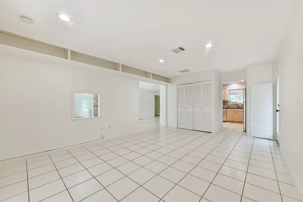 $3,000 | 807 Stadium Circle, Friendswood, TX 77546
