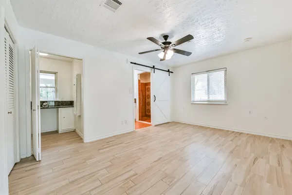 $3,000 | 807 Stadium Circle, Friendswood, TX 77546