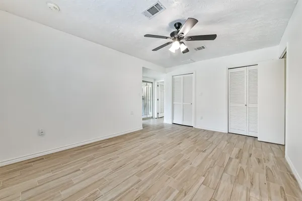 $3,000 | 807 Stadium Circle, Friendswood, TX 77546