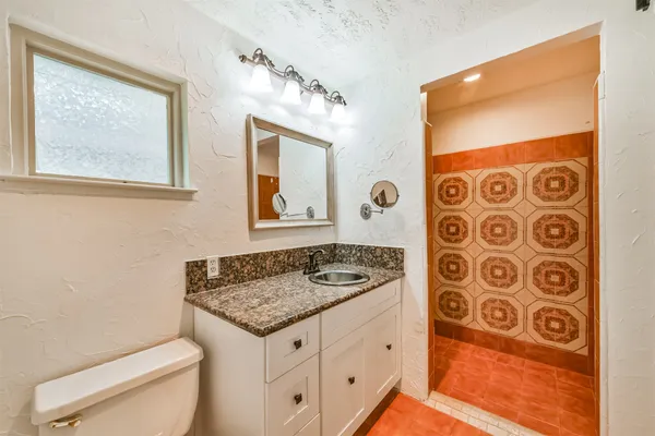 $3,000 | 807 Stadium Circle, Friendswood, TX 77546