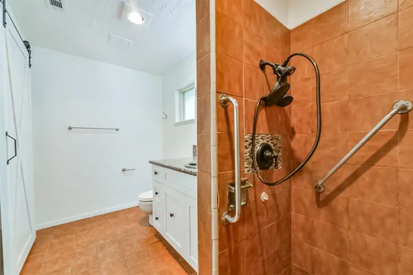 $3,000 | 807 Stadium Circle, Friendswood, TX 77546