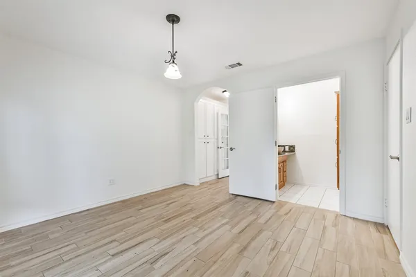 $3,000 | 807 Stadium Circle, Friendswood, TX 77546