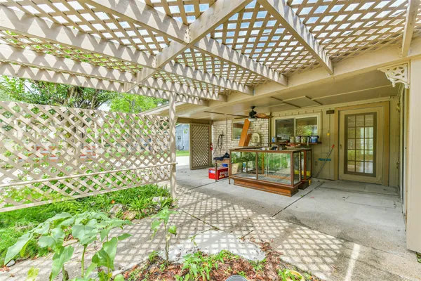 $3,000 | 807 Stadium Circle, Friendswood, TX 77546