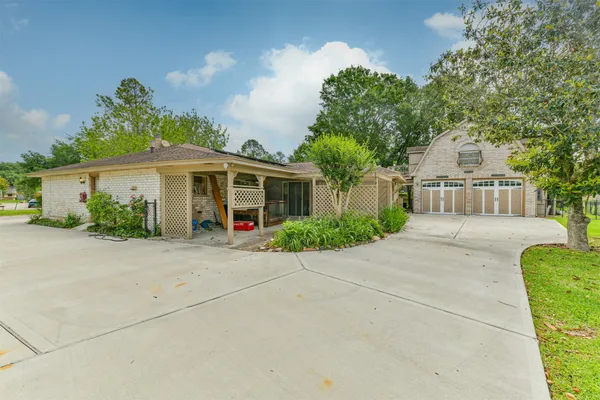 $3,000 | 807 Stadium Circle, Friendswood, TX 77546