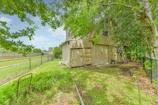 $3,000 | 807 Stadium Circle, Friendswood, TX 77546
