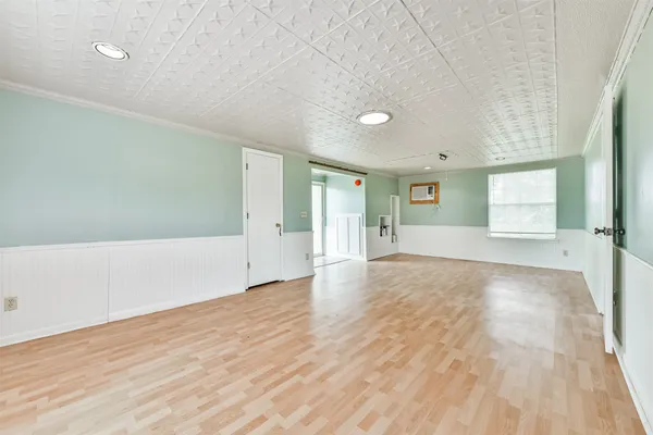 $3,000 | 807 Stadium Circle, Friendswood, TX 77546