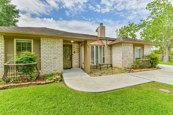 $3,000 | 807 Stadium Circle, Friendswood, TX 77546