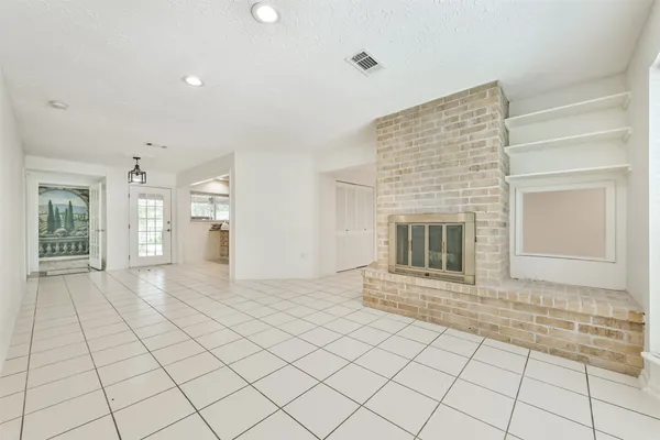 $3,000 | 807 Stadium Circle, Friendswood, TX 77546