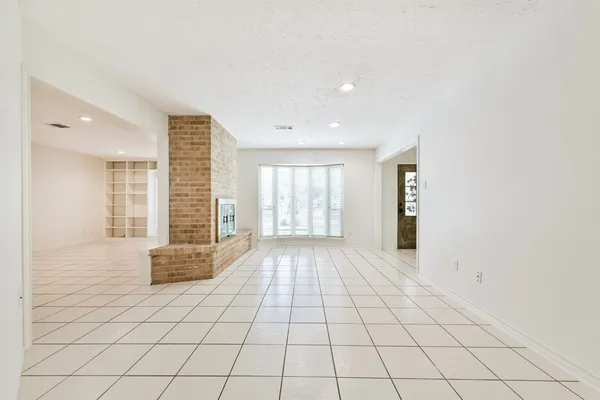 $3,000 | 807 Stadium Circle, Friendswood, TX 77546
