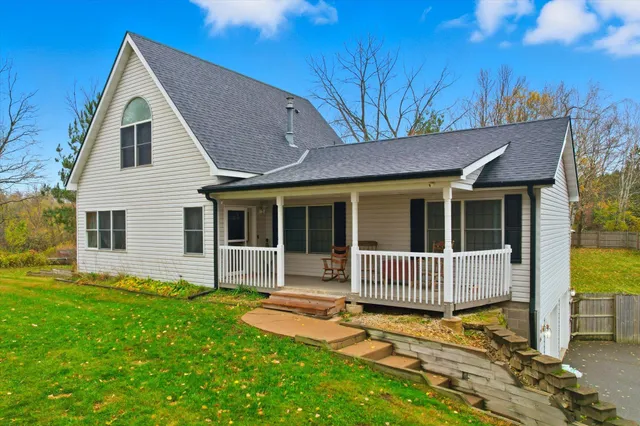 $530,000 | 33814 Walbo Drive, Cambridge, MN 55008