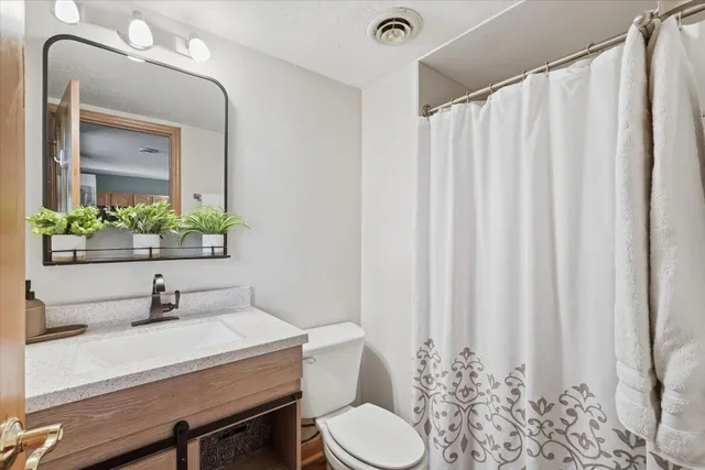 $530,000 | 33814 Walbo Drive, Cambridge, MN 55008