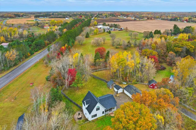 $530,000 | 33814 Walbo Drive, Cambridge, MN 55008