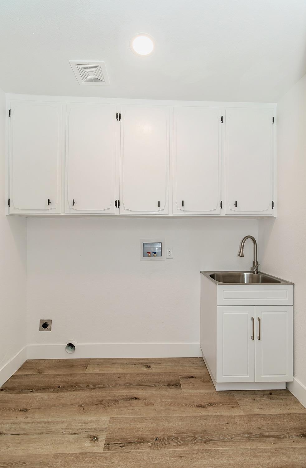 1824 Cougar Lane Clovis, CA 93611 - Photo 14 of 31 a view of cabinets and wooden floor