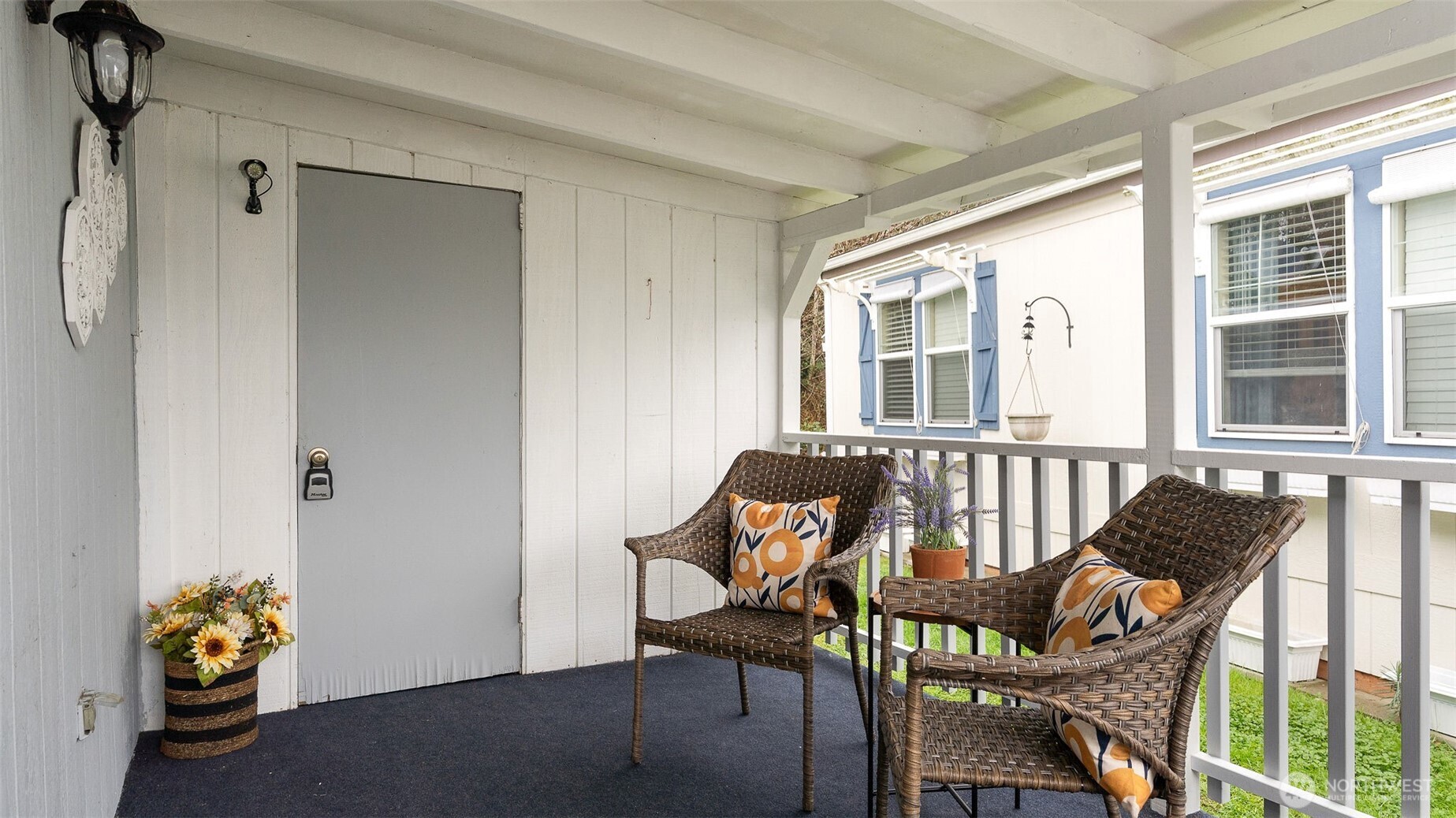 11622 Silver Lake Road, Unit 20B Everett, WA 98208 - Photo 20 of 38 a view of a dining room with furniture and a window