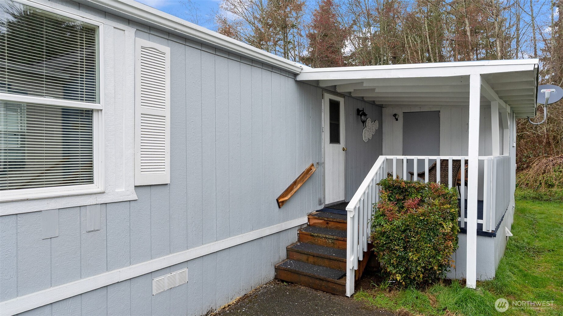 11622 Silver Lake Road, Unit 20B Everett, WA 98208 - Photo 23 of 38 a view of house with stairs and wooden floor