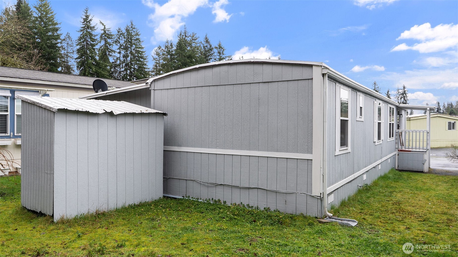 11622 Silver Lake Road, Unit 20B Everett, WA 98208 - Photo 25 of 38 a backyard of a house with a yard and garage